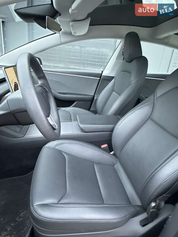 Седан Tesla Model 3 2024 в Львові