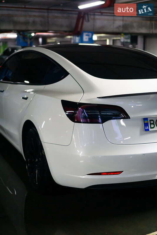 Седан Tesla Model 3 2022 в Львові
