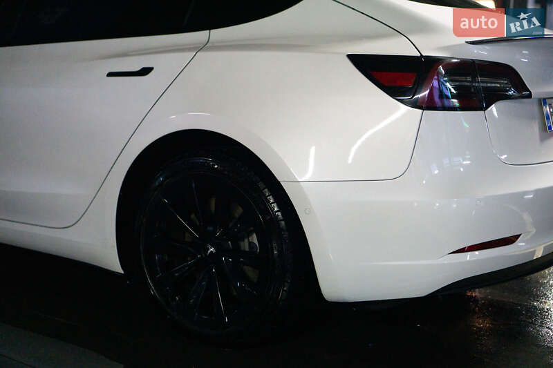 Седан Tesla Model 3 2022 в Львові