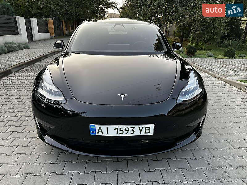 Седан Tesla Model 3 2020 в Львові