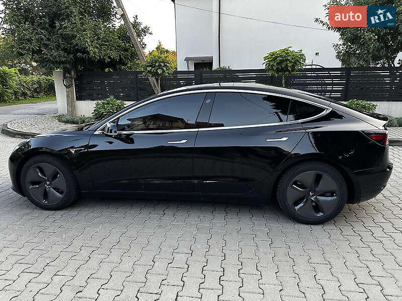 Седан Tesla Model 3 2020 в Львові