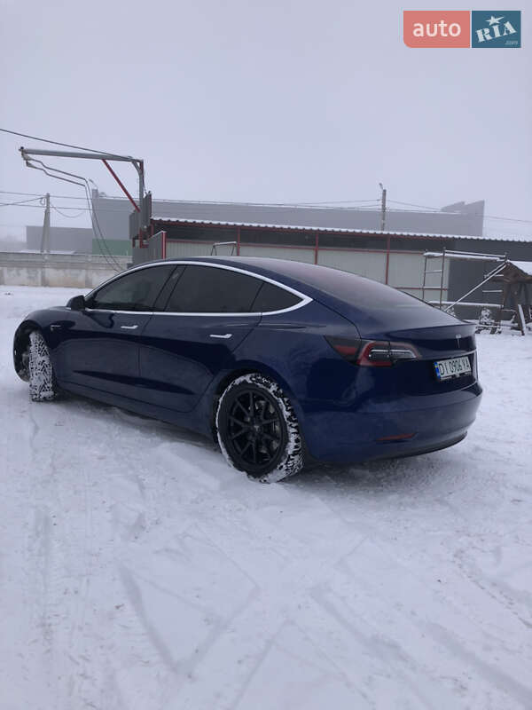 Седан Tesla Model 3 2018 в Дніпрі