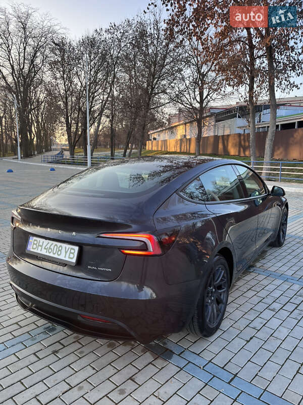 Седан Tesla Model 3 2024 в Виннице