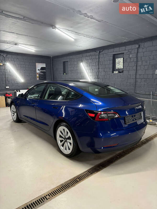 Седан Tesla Model 3 2023 в Киеве