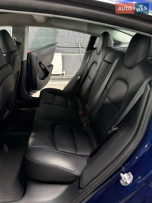 Седан Tesla Model 3 2023 в Киеве