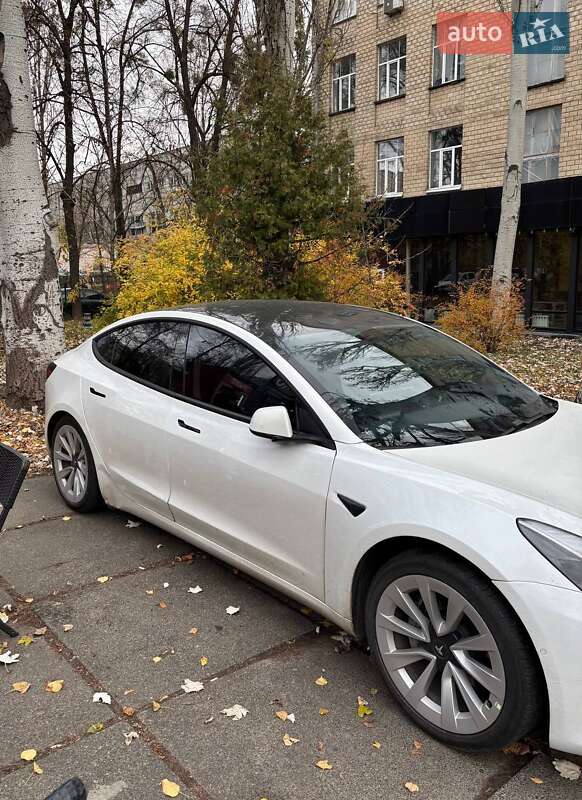 Седан Tesla Model 3 2021 в Киеве