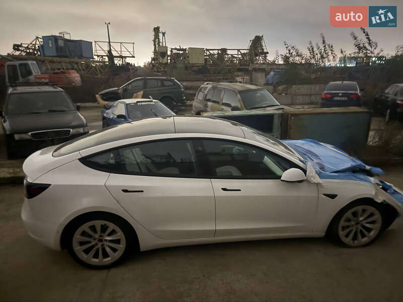 Седан Tesla Model 3 2021 в Киеве