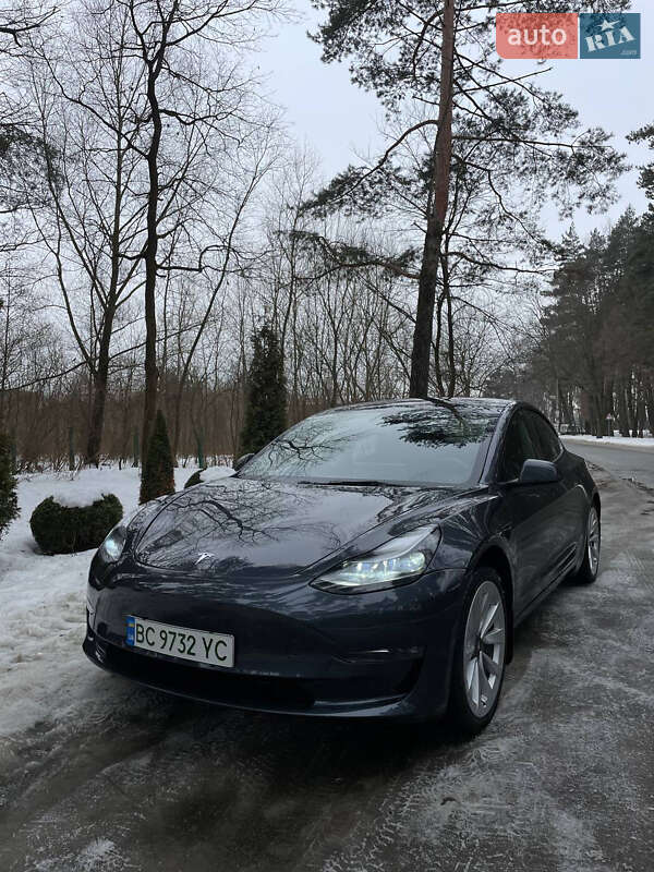 Седан Tesla Model 3 2023 в Львові