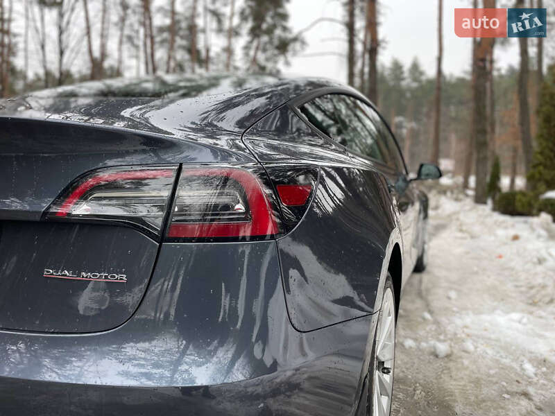 Седан Tesla Model 3 2023 в Львові