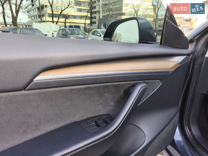Седан Tesla Model 3 2021 в Днепре