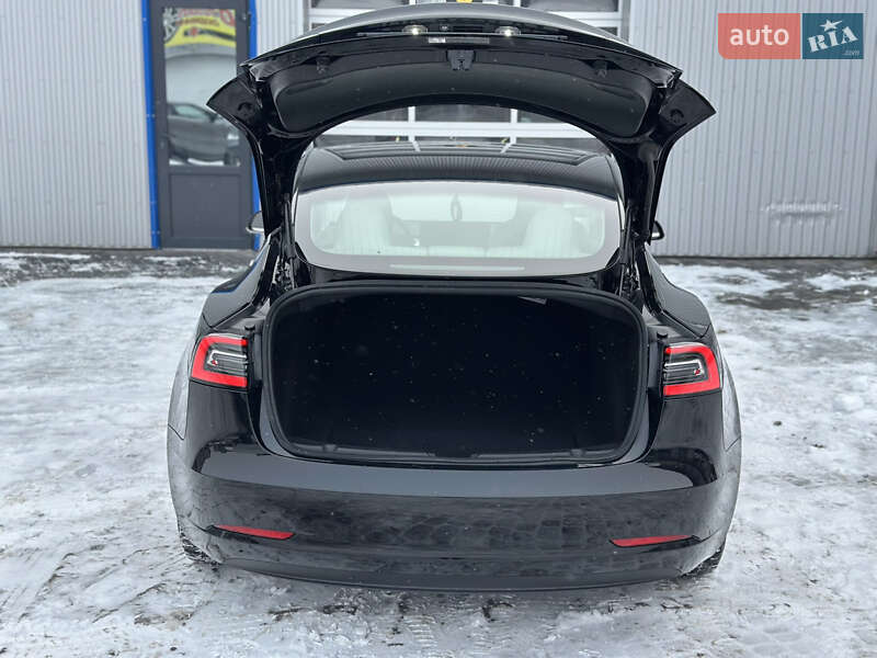 Седан Tesla Model 3 2020 в Рівному