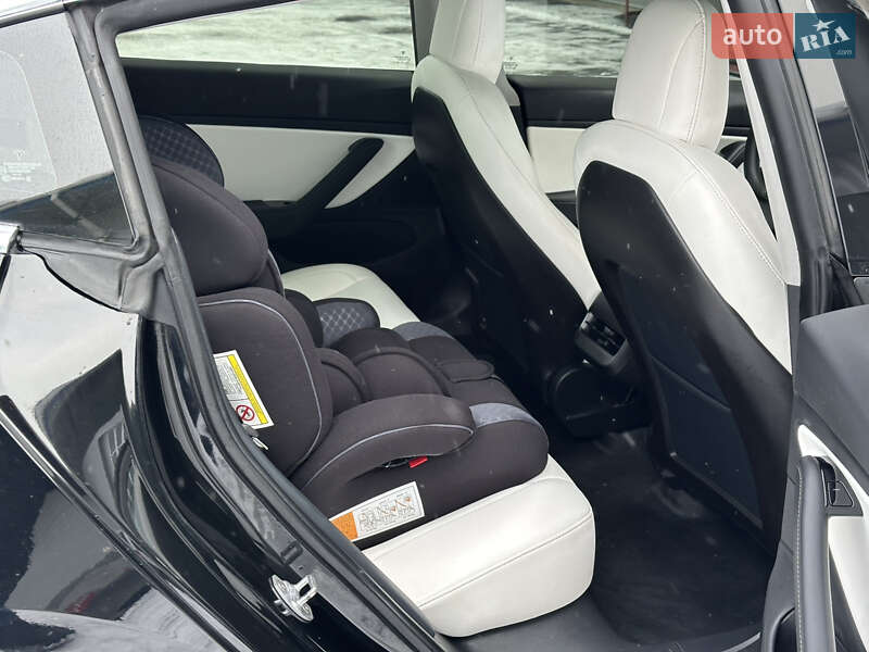 Седан Tesla Model 3 2020 в Рівному