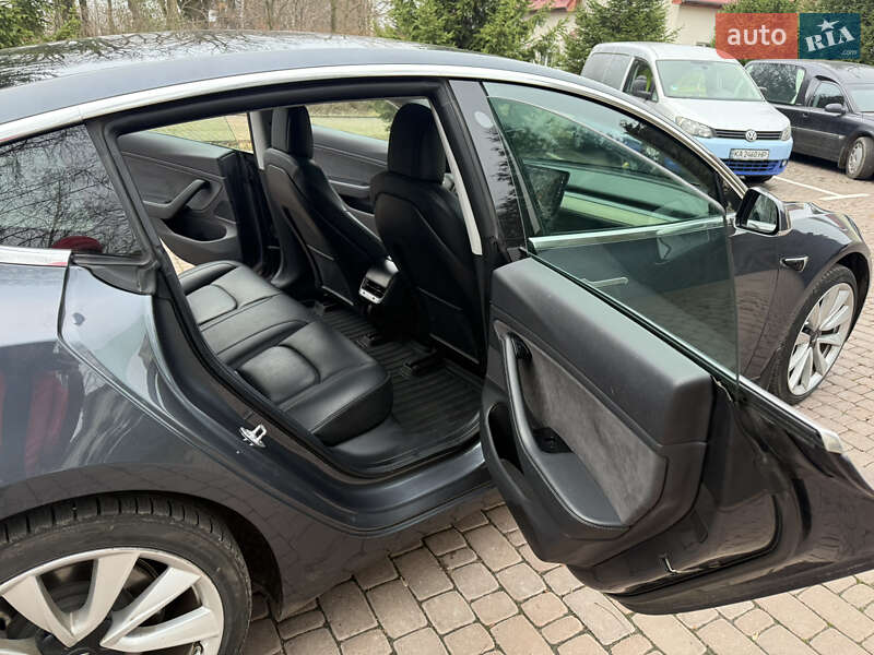 Седан Tesla Model 3 2019 в Киеве