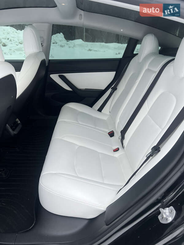 Седан Tesla Model 3 2019 в Рівному