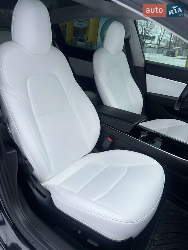 Седан Tesla Model 3 2019 в Рівному