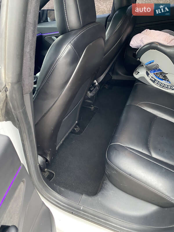 Седан Tesla Model 3 2019 в Одесі