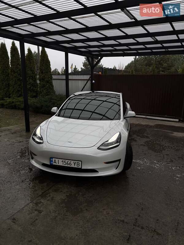 Седан Tesla Model 3 2021 в Киеве