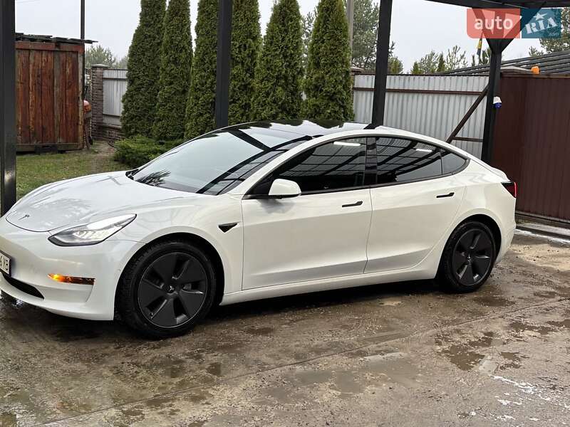Седан Tesla Model 3 2021 в Киеве