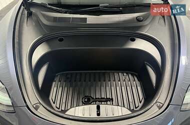 Седан Tesla Model 3 2021 в Львове