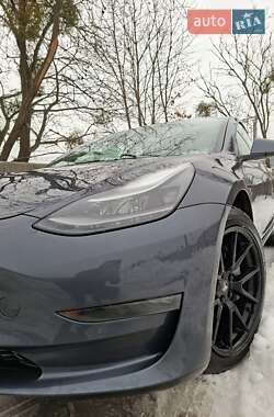 Седан Tesla Model 3 2021 в Львові