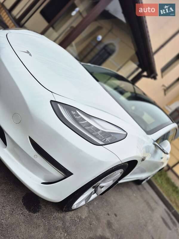 Седан Tesla Model 3 2019 в Києві