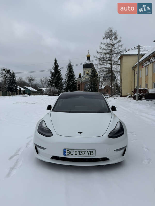 Седан Tesla Model 3 2021 в Калуше