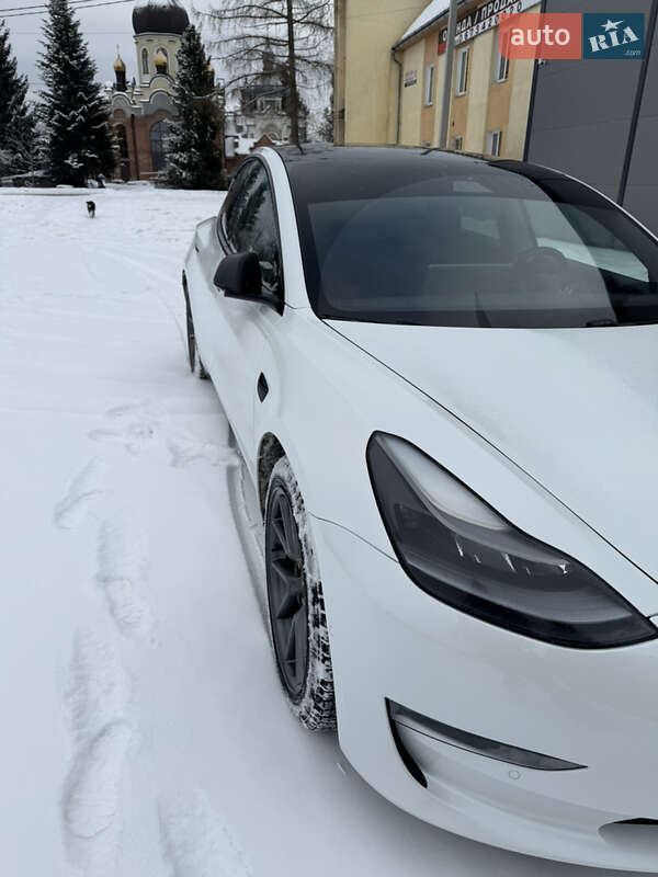 Седан Tesla Model 3 2021 в Калуше