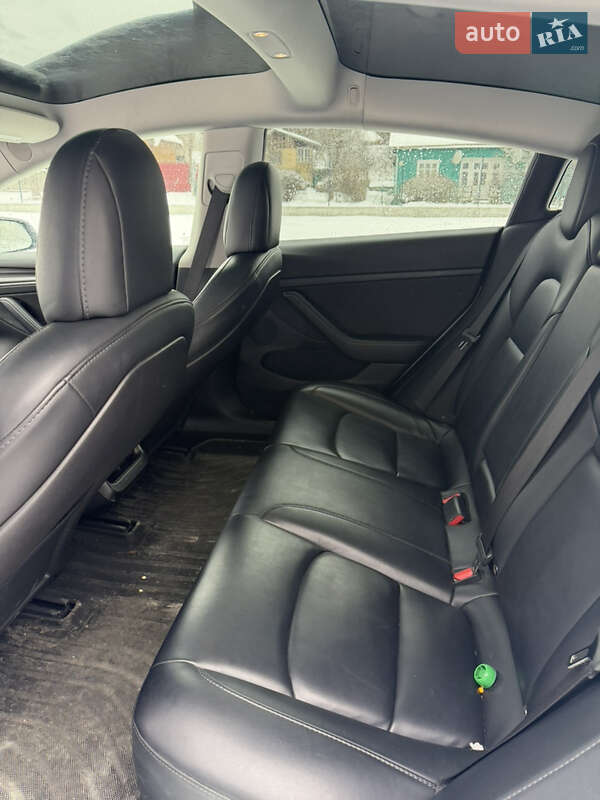 Седан Tesla Model 3 2021 в Калуше