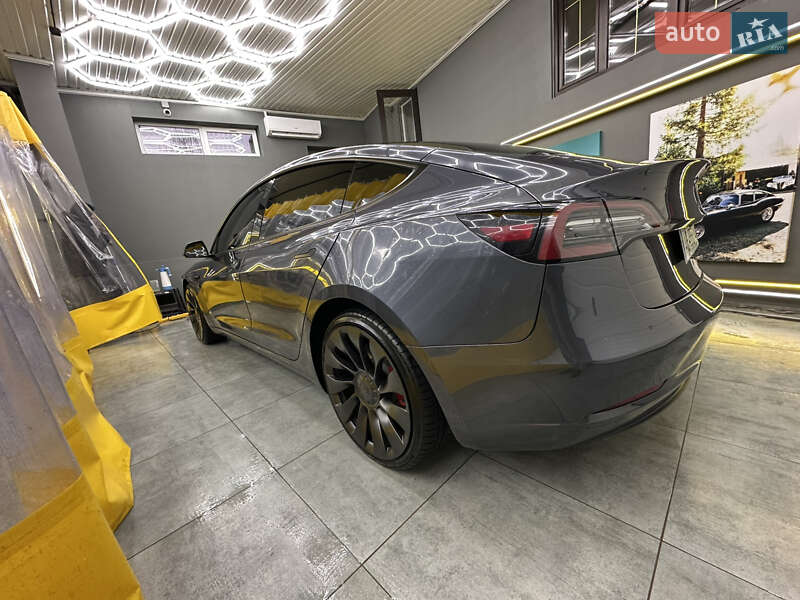 Седан Tesla Model 3 2023 в Днепре