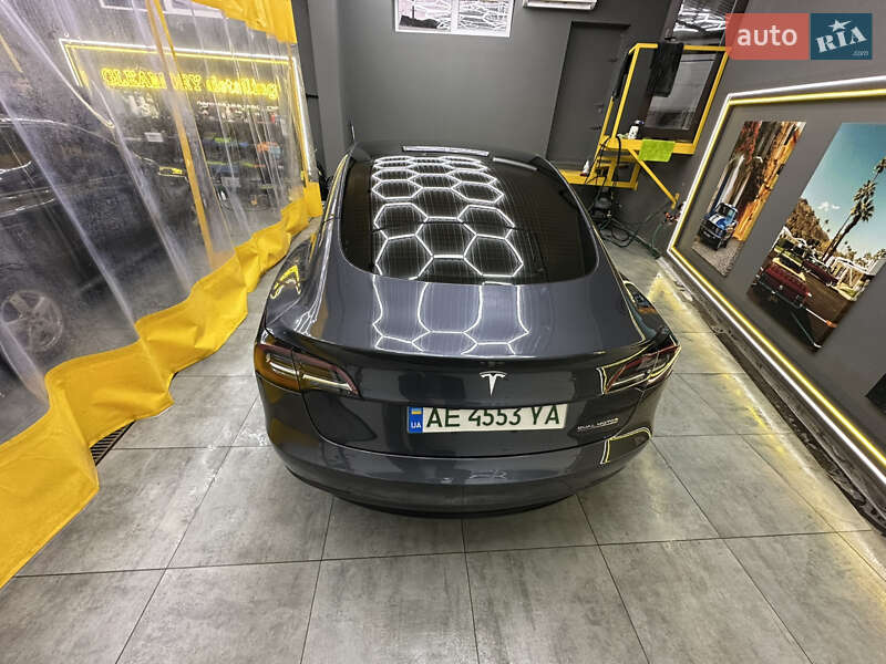 Седан Tesla Model 3 2023 в Днепре
