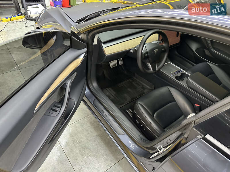 Седан Tesla Model 3 2023 в Днепре