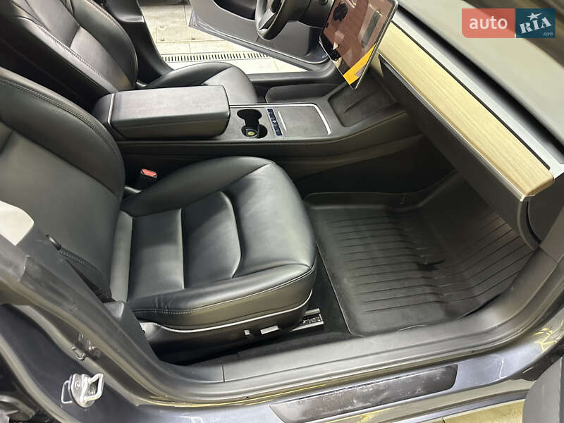 Седан Tesla Model 3 2023 в Днепре