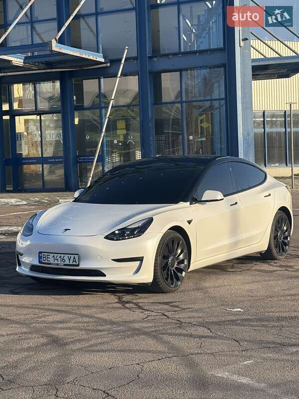 Седан Tesla Model 3 2023 в Миколаєві