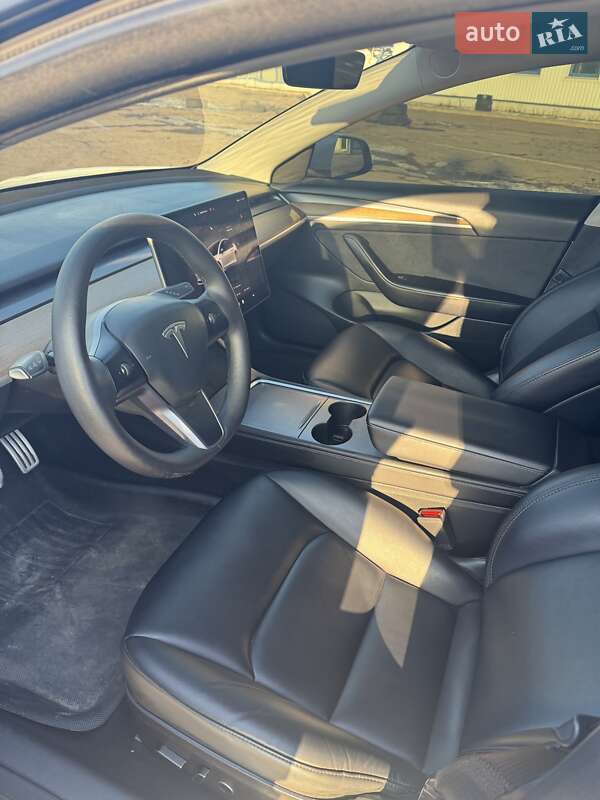 Седан Tesla Model 3 2023 в Миколаєві