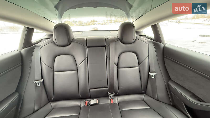 Седан Tesla Model 3 2021 в Львове