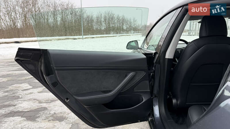 Седан Tesla Model 3 2021 в Львове