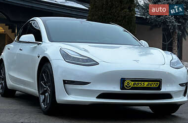 Седан Tesla Model 3 2020 в Львові