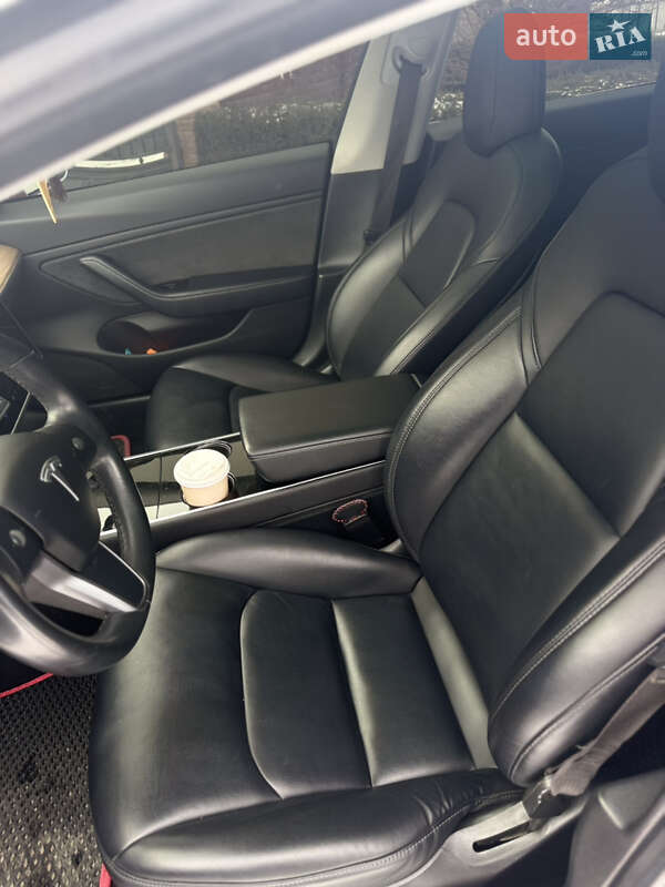 Седан Tesla Model 3 2018 в Новоселиці