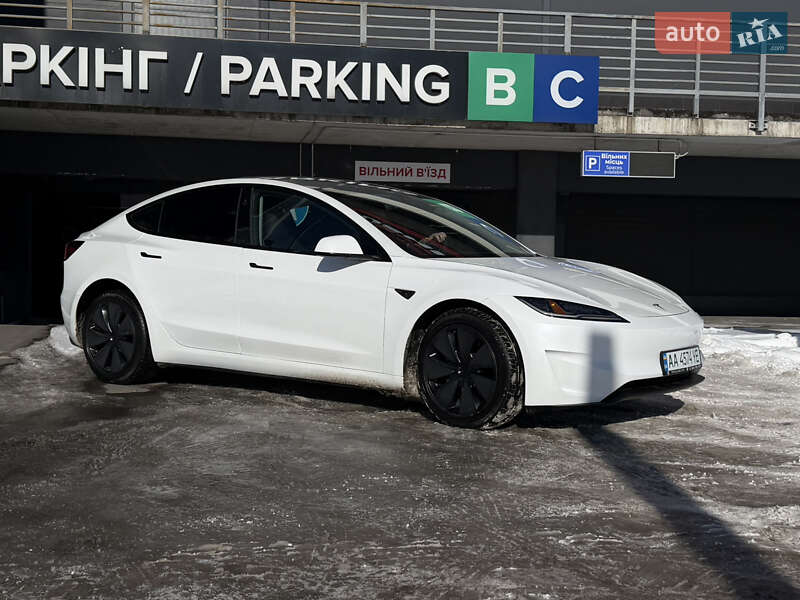 Седан Tesla Model 3 2024 в Києві