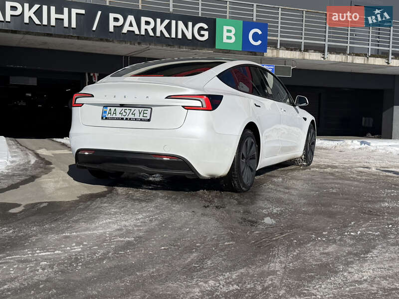 Седан Tesla Model 3 2024 в Києві