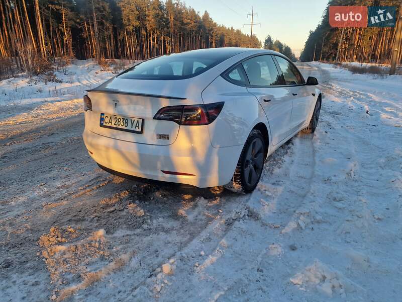 Седан Tesla Model 3 2023 в Києві