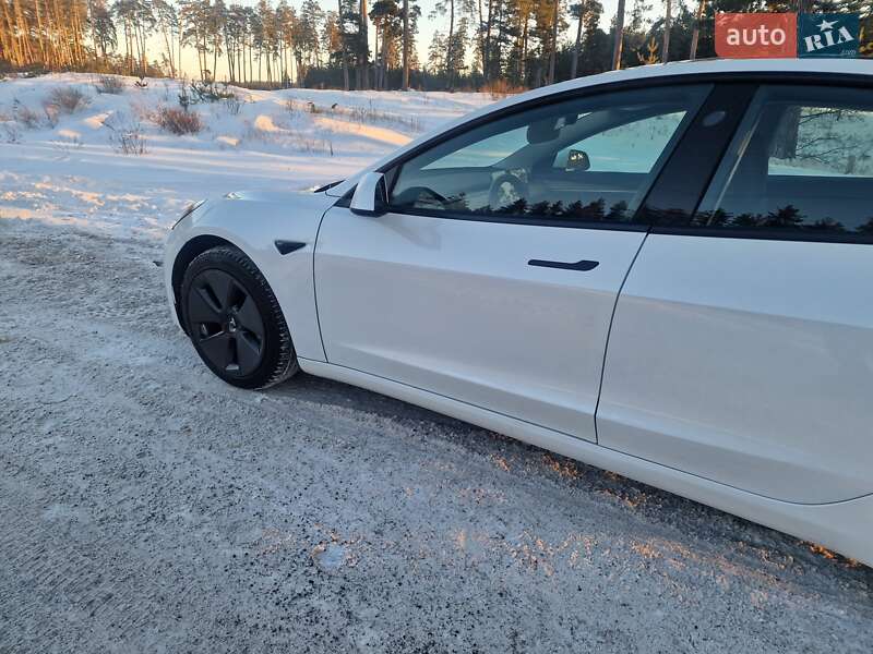 Седан Tesla Model 3 2023 в Києві