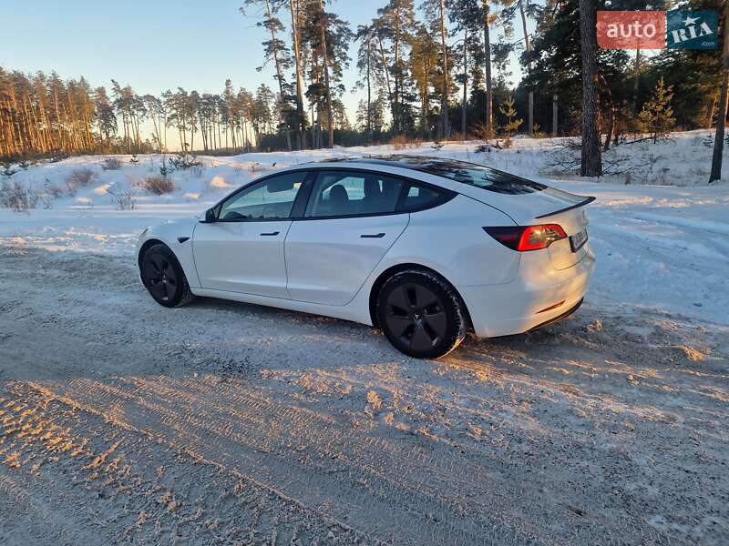 Седан Tesla Model 3 2023 в Києві