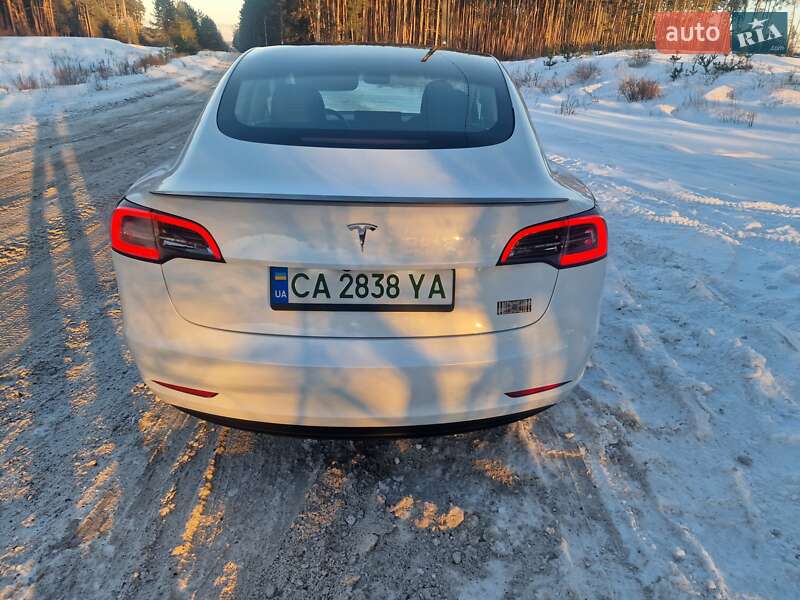 Седан Tesla Model 3 2023 в Києві