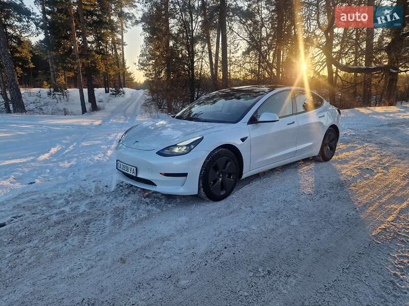 Седан Tesla Model 3 2023 в Києві