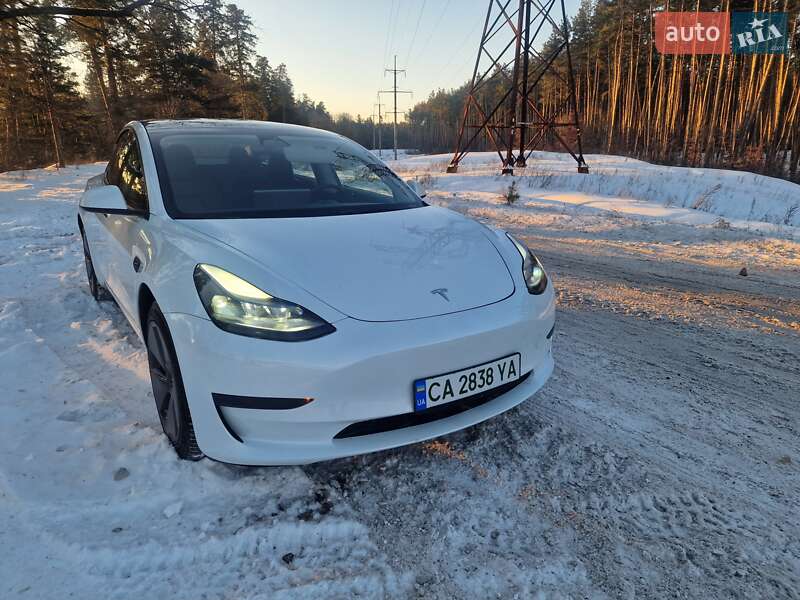 Седан Tesla Model 3 2023 в Києві