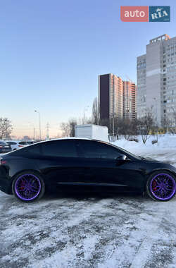 Седан Tesla Model 3 2022 в Киеве