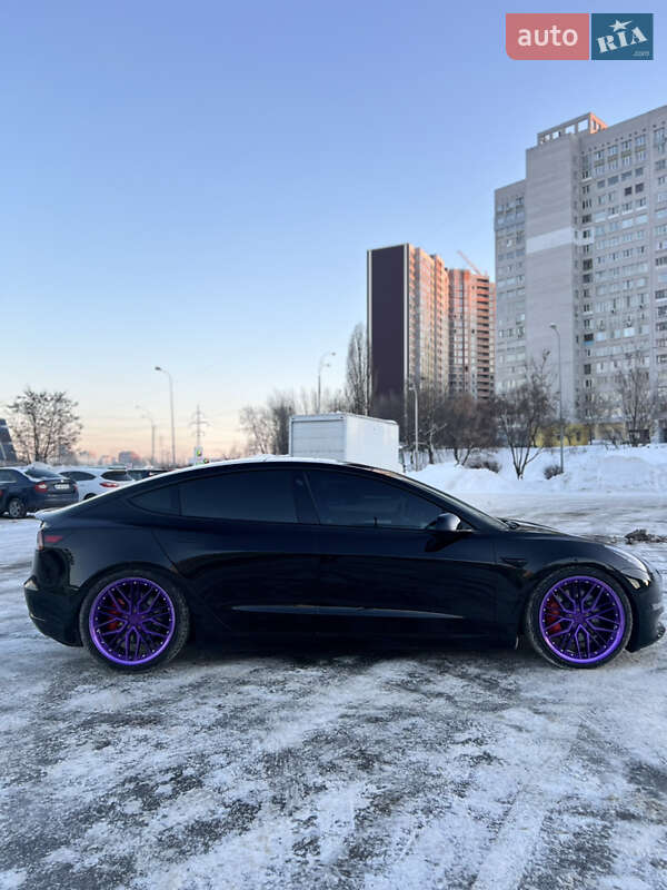 Седан Tesla Model 3 2022 в Киеве