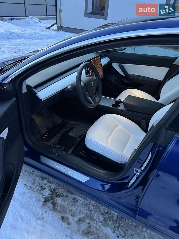 Седан Tesla Model 3 2019 в Виннице