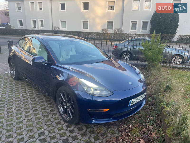 Седан Tesla Model 3 2021 в Івано-Франківську